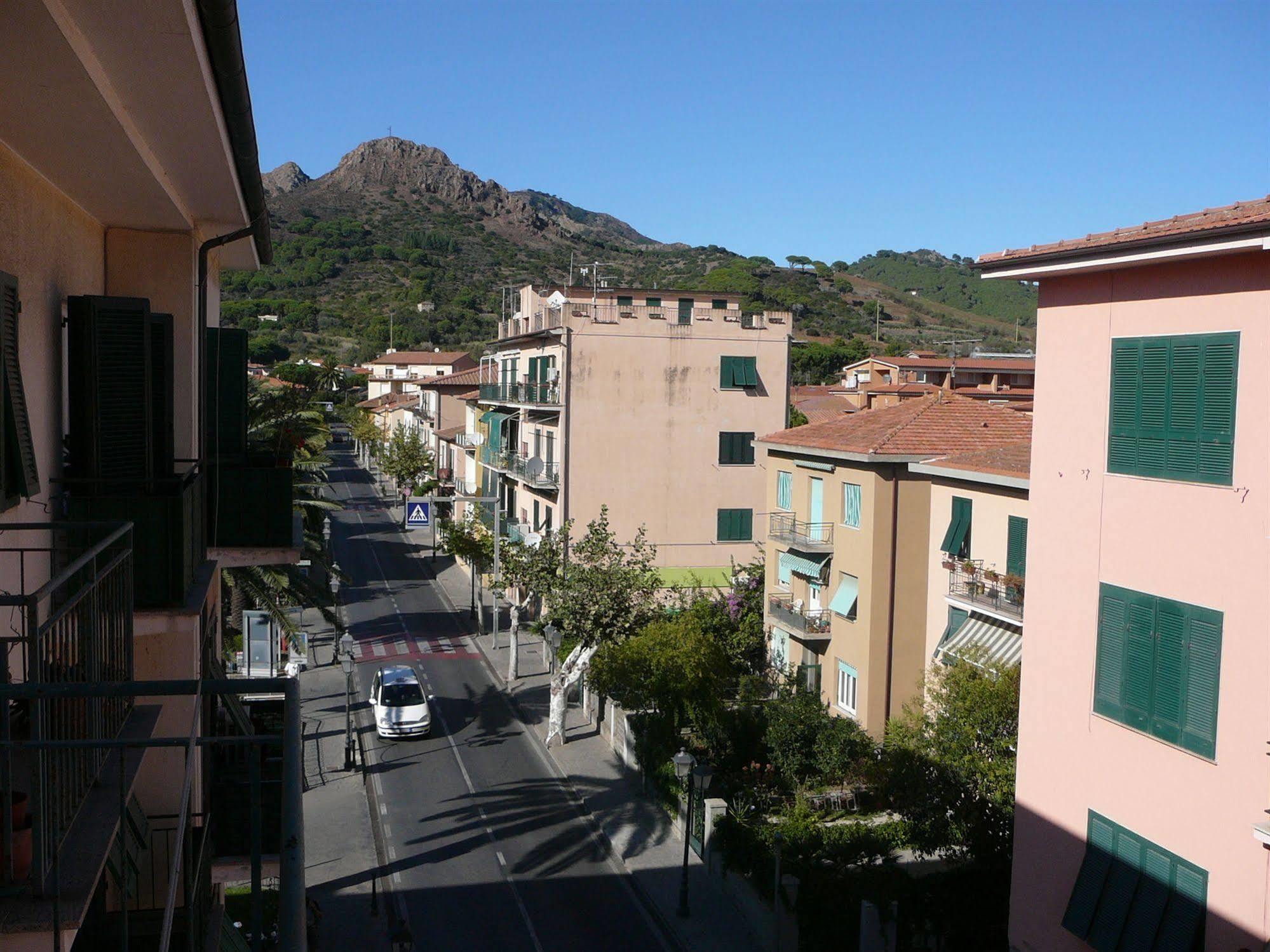 Affittacamere Vista Mare 阿祖罗港 外观 照片